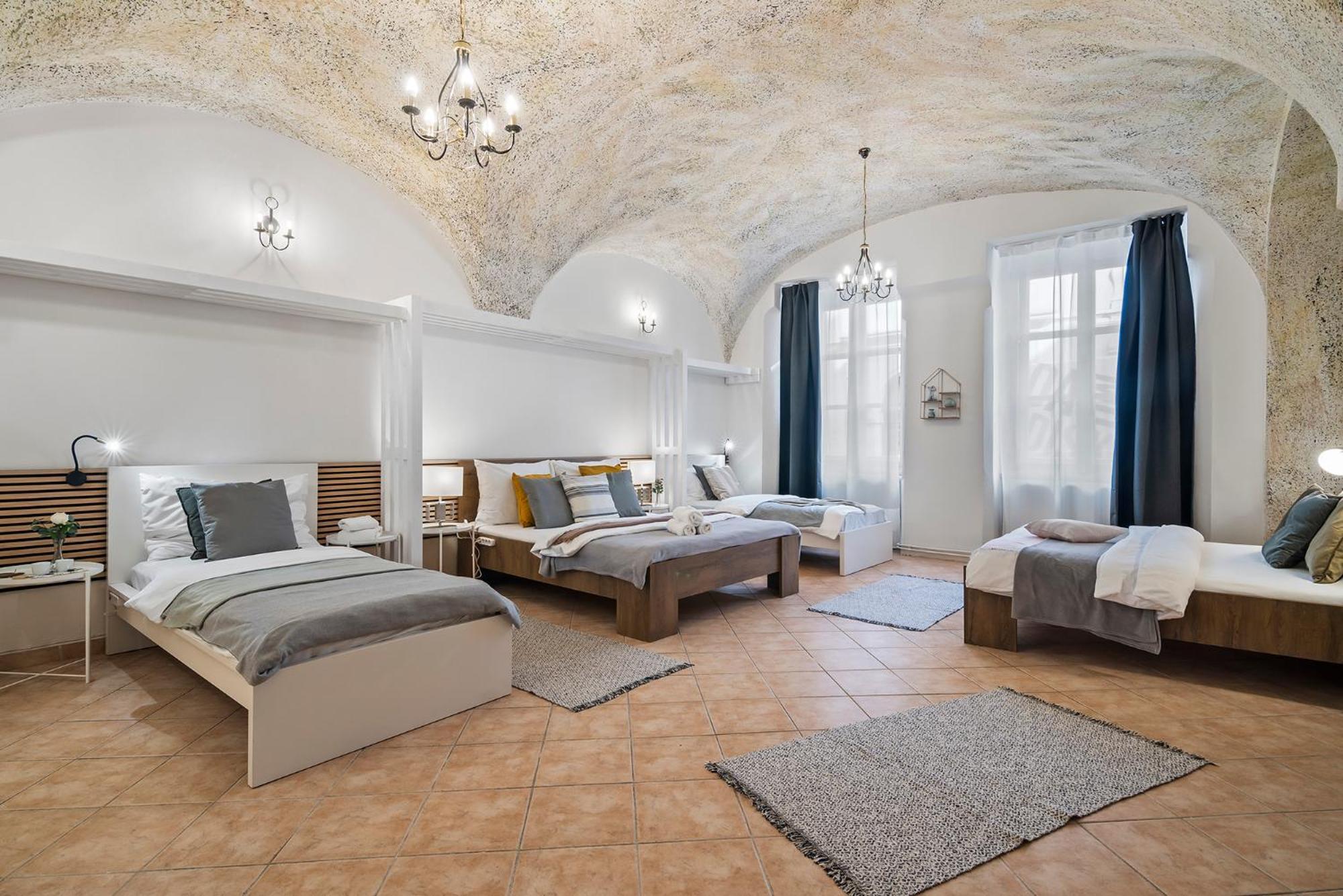 פראג Charles Bridge Historical Apts By Michal&Friends מראה חיצוני תמונה