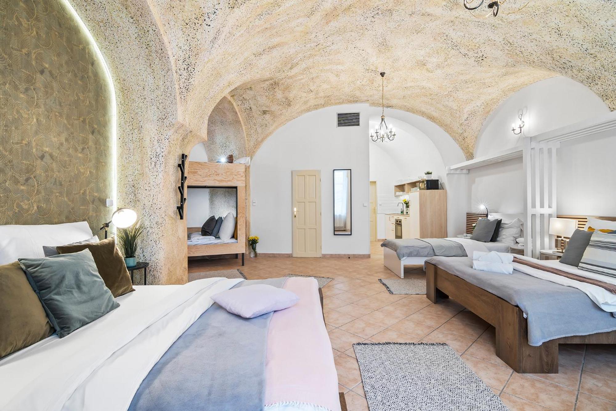 פראג Charles Bridge Historical Apts By Michal&Friends מראה חיצוני תמונה